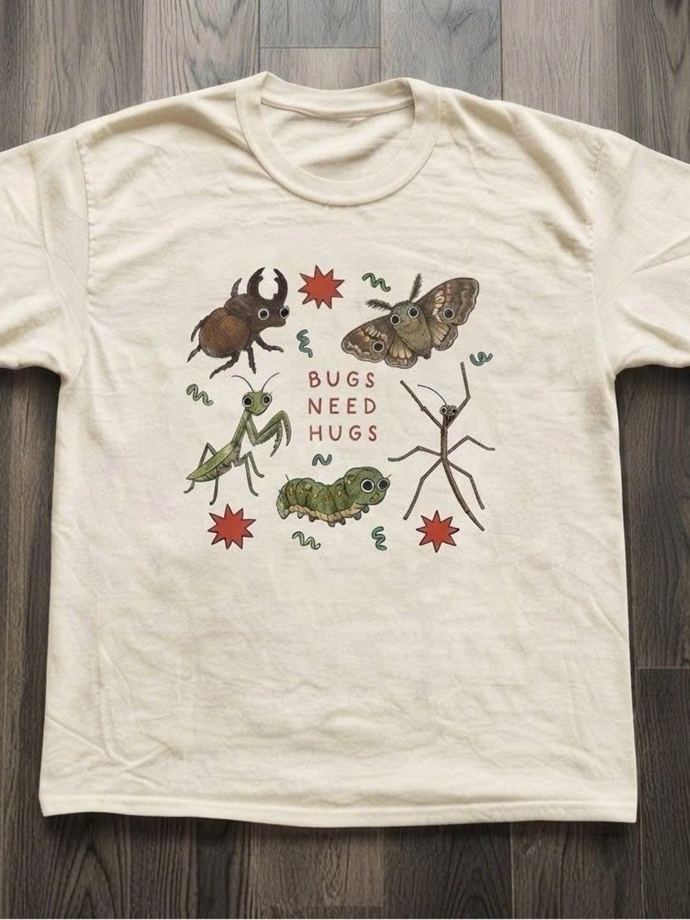 Cream 'Bugs Need Hugs' Graphic Tee